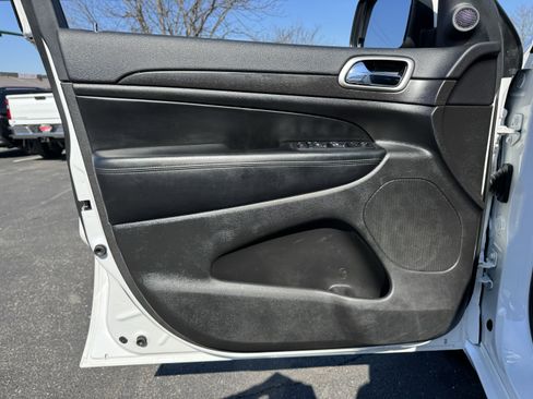 Used 2017 Jeep Grand Cherokee Altitude image 22