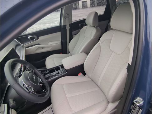 Used 2024 Kia Sorento S w/ Panoramic Sunroof Package image 11