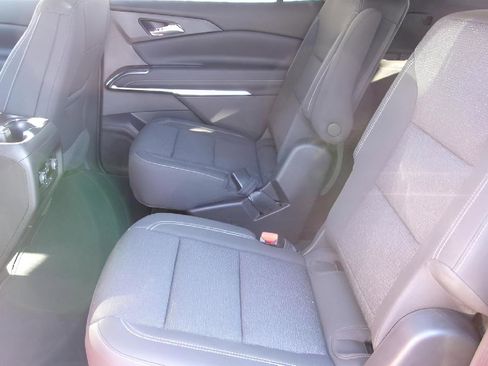 Used 2025 Chevrolet Traverse LT image 10