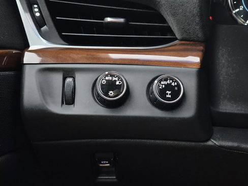 Certified 2020 Cadillac Escalade Premium Luxury image 23