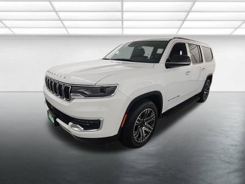 Used 2024 Jeep Wagoneer L Series II w/ Flexible Seating Group AWD/4WD image 3