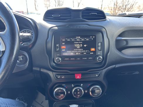 Used 2016 Jeep Renegade Trailhawk w/ Premium Trailhawk Package image 13