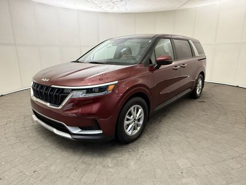 Used 2024 Kia Carnival LX image 3