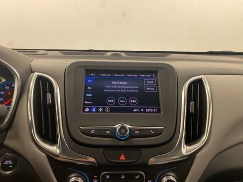 Used 2020 Chevrolet Equinox LT w/ Driver Convenience Package image 10