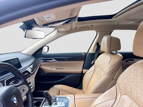 Used 2022 BMW 740i w/ Premium Package RWD image 18