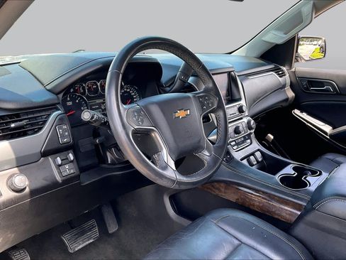 Used 2015 Chevrolet Suburban LT RWD image 16