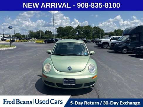 Used 2009 Volkswagen Beetle Coupe FWD image 2