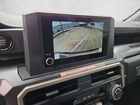 Used 2025 Toyota Tacoma SR5 AWD/4WD image 14