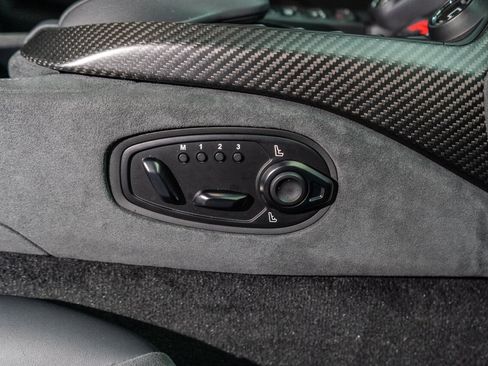 Used 2023 Aston Martin V8 Vantage Coupe RWD image 42
