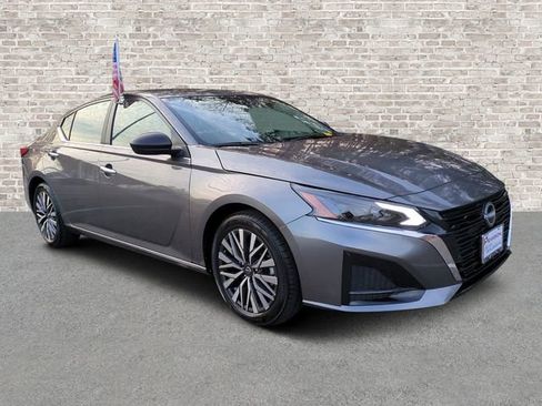 Used 2025 Nissan Altima 2.5 SV image 1