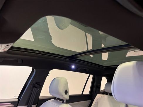 Certified 2024 Volkswagen Tiguan SE R-Line image 29