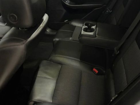 Used 2017 Chevrolet Impala LT w/ Convenience Package image 8