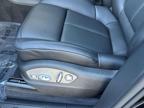 New 2026 Porsche Macan AWD/4WD image 6