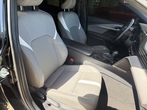 Used 2025 Toyota Camry SE w/ Convenience Package image 25