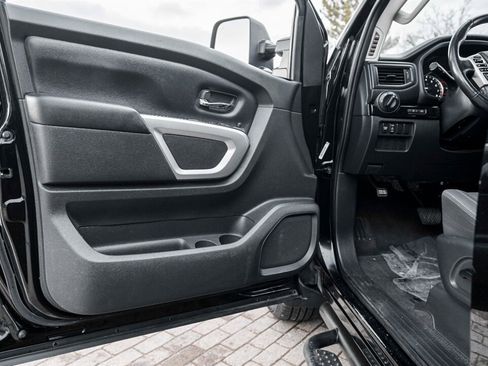 Used 2022 Nissan Titan SV w/ SV Convenience Package image 19