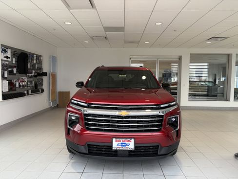 New 2026 Chevrolet Traverse LT w/ Sun and Wheel Package image 7