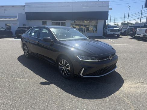 Used 2025 Volkswagen Jetta SE FWD image 1