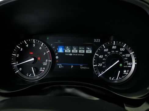 Used 2020 Toyota Highlander XLE AWD/4WD image 17
