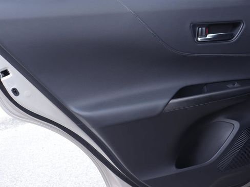 Used 2021 Toyota Venza Limited image 12