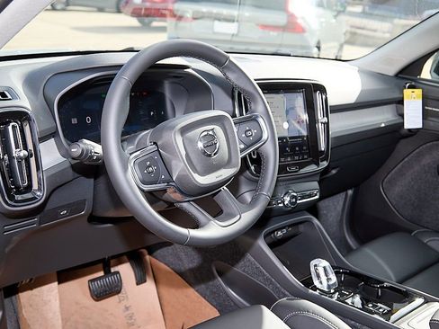 New 2026 Volvo XC40 B5 Ultra w/ Climate Package image 13