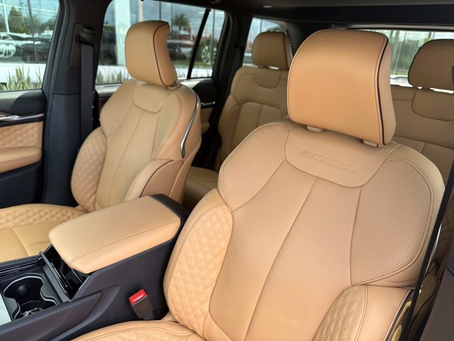 Used 2025 Jeep Grand Cherokee Summit w/ Obsidian Package AWD/4WD image 13