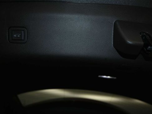 Used 2024 Buick Enclave Avenir AWD/4WD image 30
