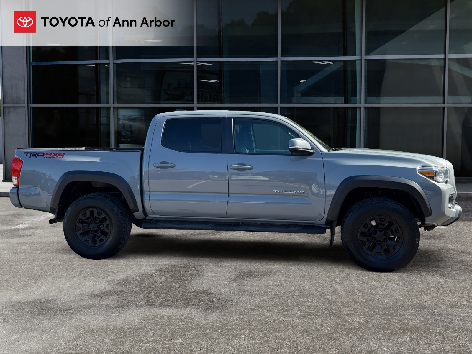 Used 2020 Toyota Tacoma TRD Off-Road w/ Technology Package AWD/4WD image 11