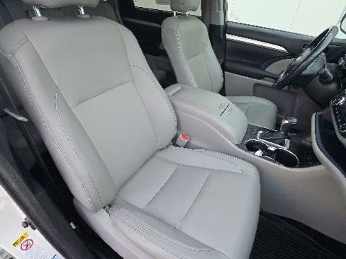 Used 2017 Toyota Highlander XLE AWD/4WD image 27