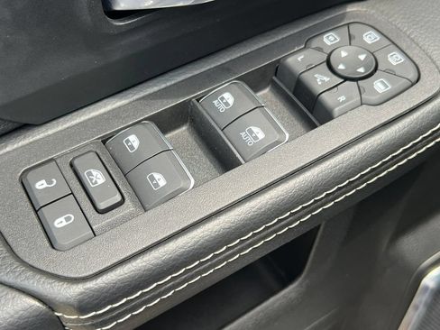 Used 2025 RAM 3500 Laramie AWD/4WD image 19