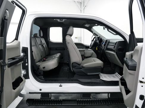 Used 2020 Ford F250 XL w/ Power Equipment Group AWD/4WD image 18
