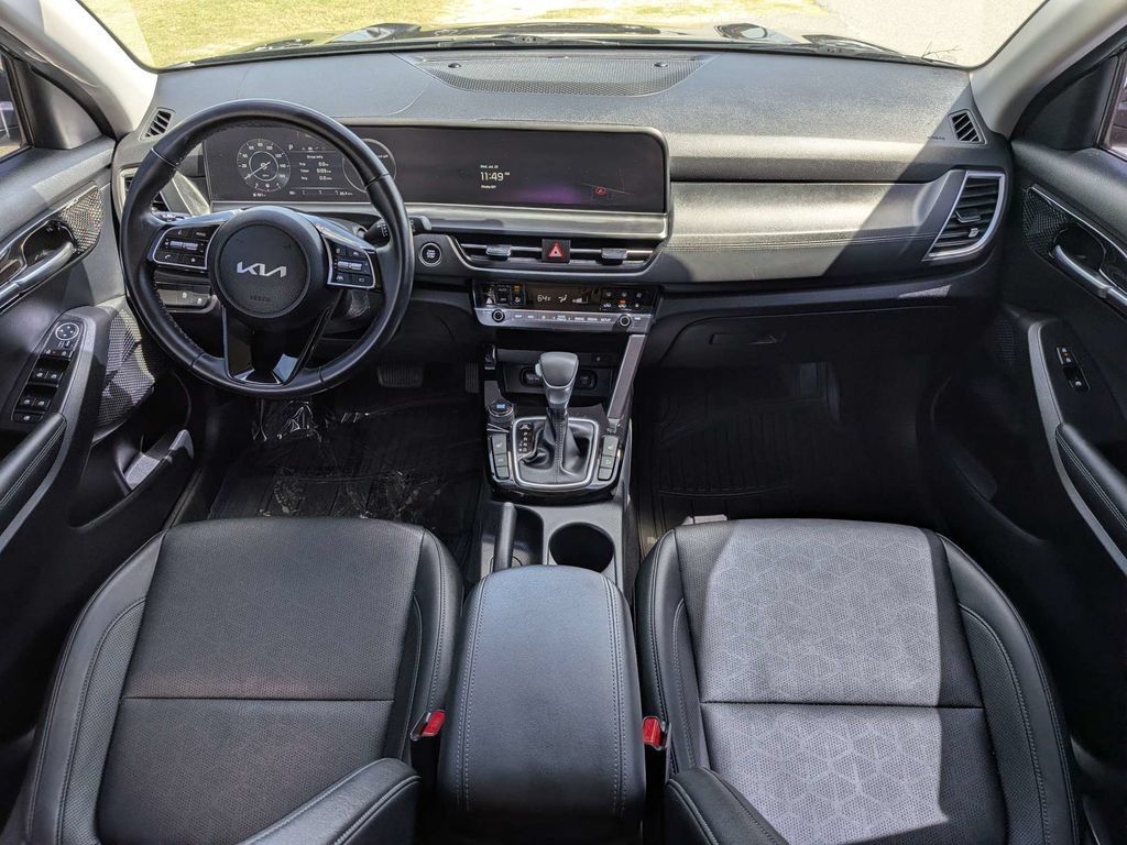 Used 2024 Kia Seltos EX FWD image 14