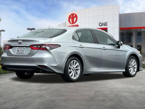 Used 2024 Toyota Camry LE FWD image 5