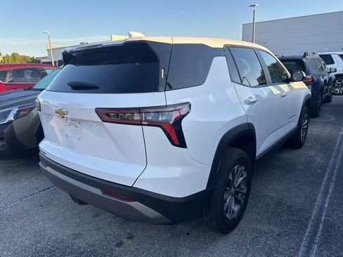 Used 2025 Chevrolet Equinox LT FWD image 2