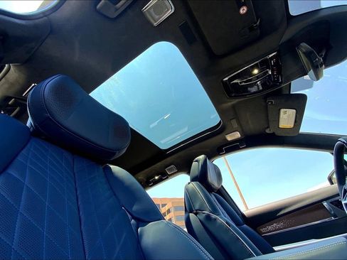 Used 2026 Cadillac Vistiq Premium Luxury image 34