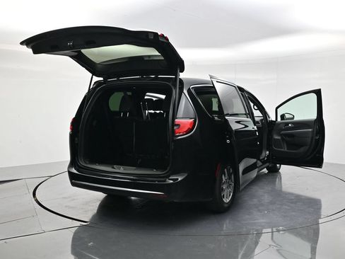 Used 2026 Chrysler Pacifica Select FWD image 52