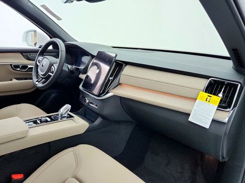 New 2025 Volvo XC90 B6 Plus w/ Protection Package Premier image 17