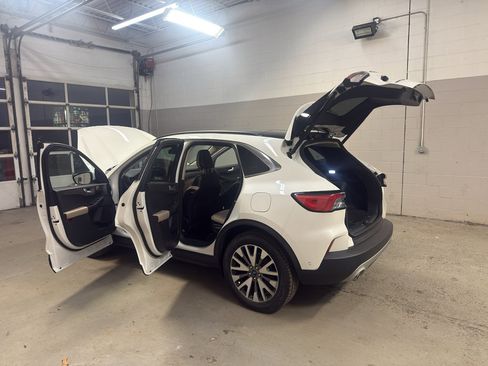 Used 2020 Ford Escape Titanium image 20