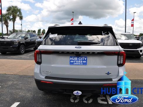 New 2026 Ford Explorer Active RWD image 4