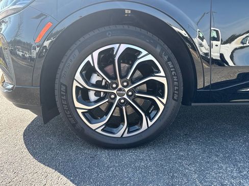 Used 2025 Lincoln Nautilus Reserve image 11