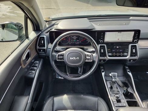 Used 2023 Kia Sorento EX w/ Panoramic Sunroof Package image 27