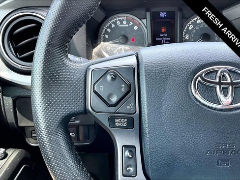 Used 2019 Toyota Tacoma TRD Off-Road AWD/4WD image 12