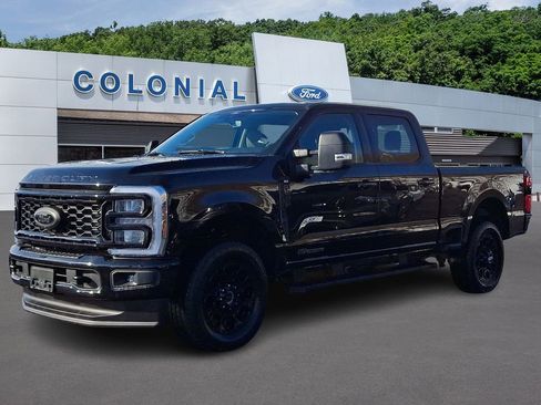 Used 2025 Ford F250 XLT w/ Black Appearance Package image 3