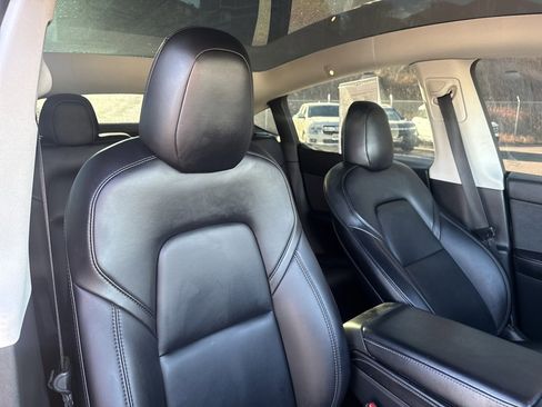 Used 2022 Tesla Model Y Long Range image 24