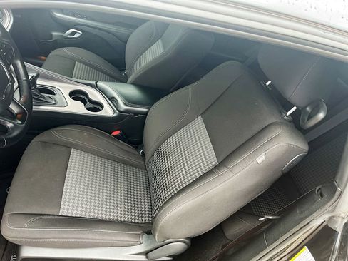 Used 2023 Dodge Challenger SXT RWD image 19