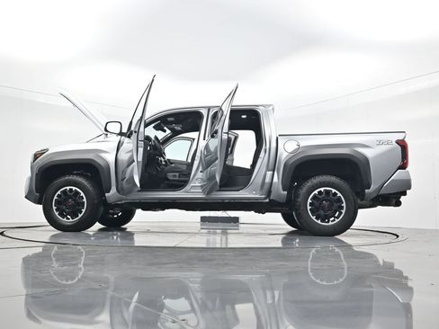 Used 2024 Toyota Tacoma TRD Off-Road image 44