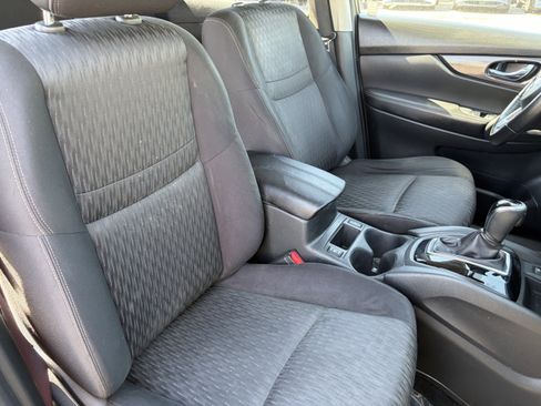 Used 2019 Nissan Rogue SV w/ Sun & Sound Touring Package AWD/4WD image 10