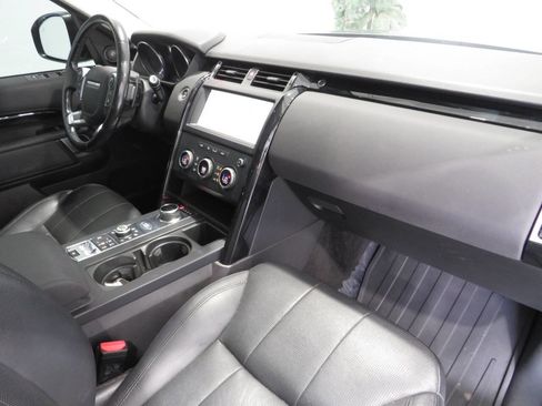 Used 2018 Land Rover Discovery SE AWD/4WD image 11