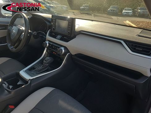 Used 2019 Toyota RAV4 XLE w/ Phone Cable & Charge Package image 23