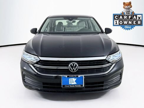 Used 2023 Volkswagen Jetta SE FWD image 2
