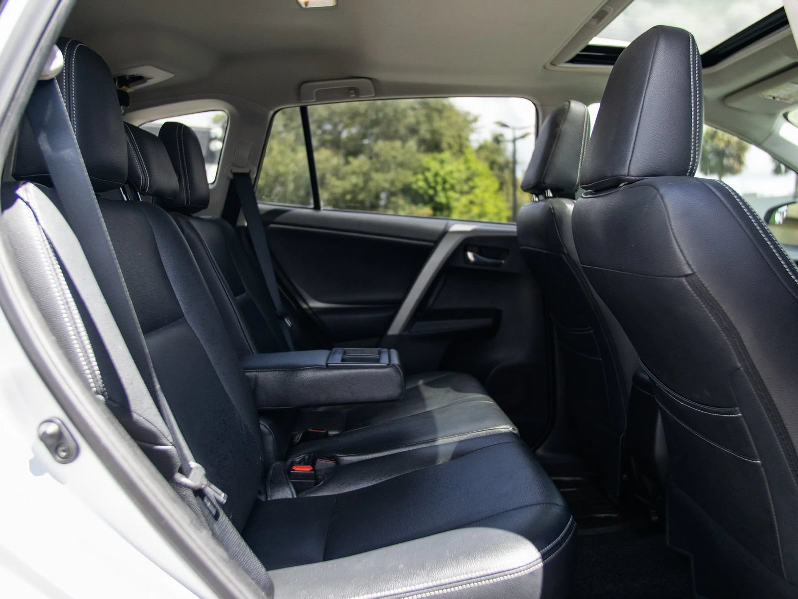 Used 2016 Toyota RAV4 XLE FWD image 22